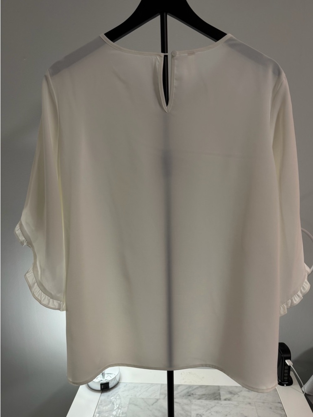 Source Unknown Cream Ruffle Sleeve Blouse - Picture 2 of 2